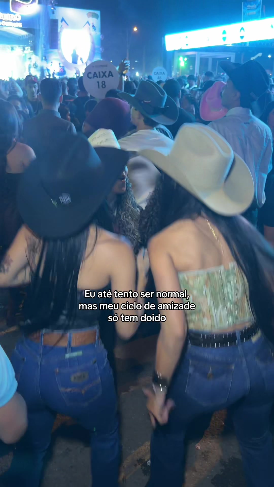 @N&uacute;bia Dias