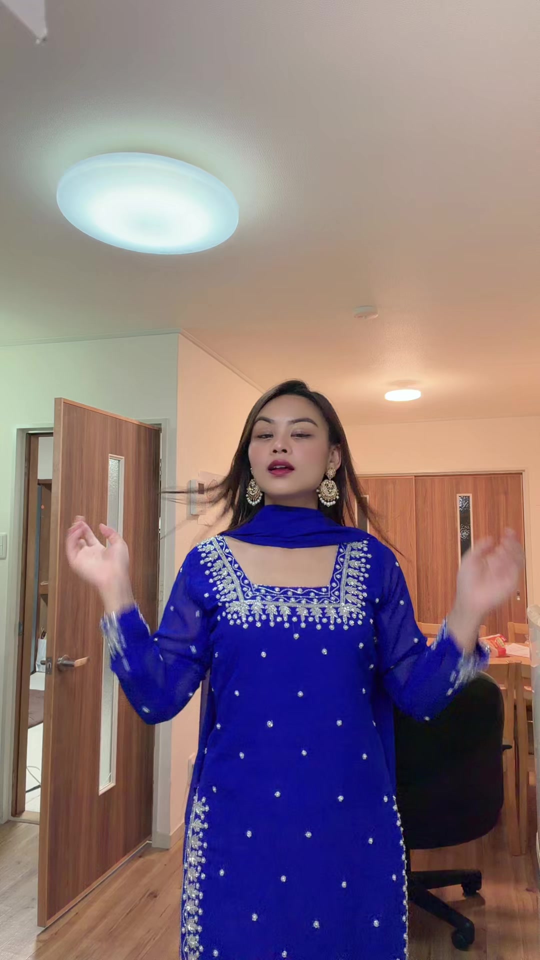 @👸