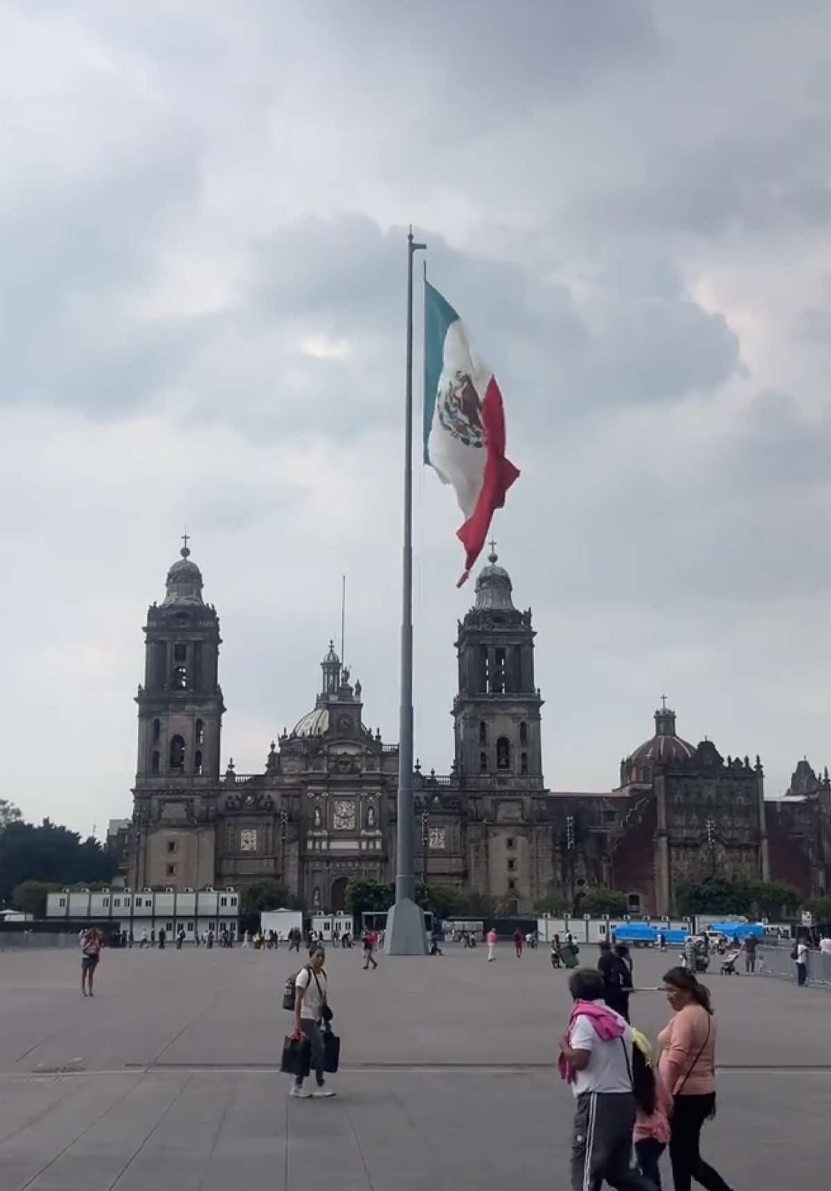 @isabella.
