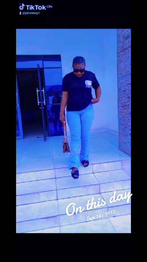 @Julia🦺🛍️
