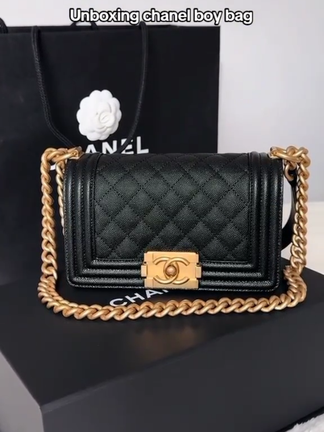 @nellyfinds
