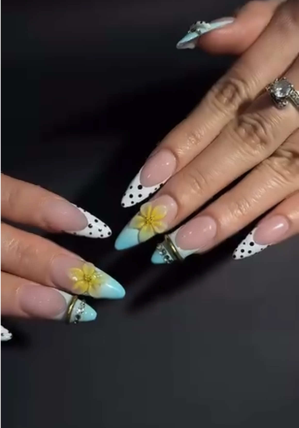 @velvet nails kw