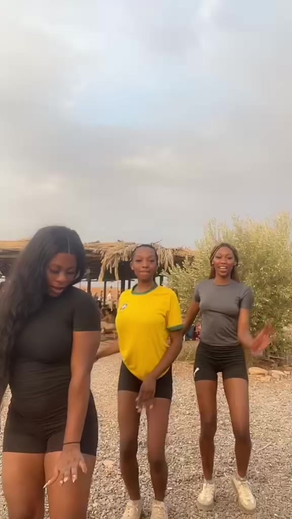 @Mia_Ella🇬🇦🇲🇦