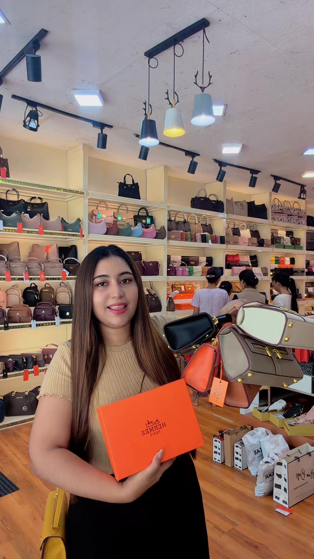 @Hnin Bags Wholesale & Retail
