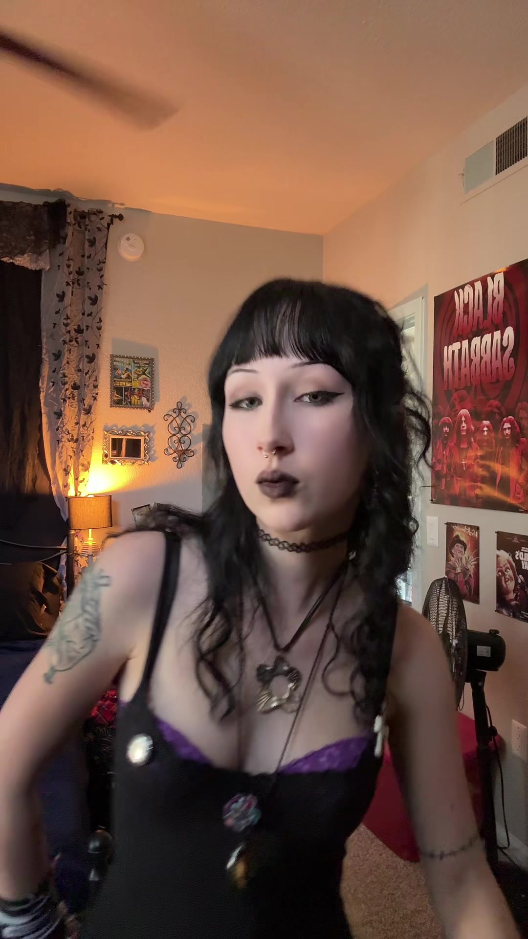 @<8
