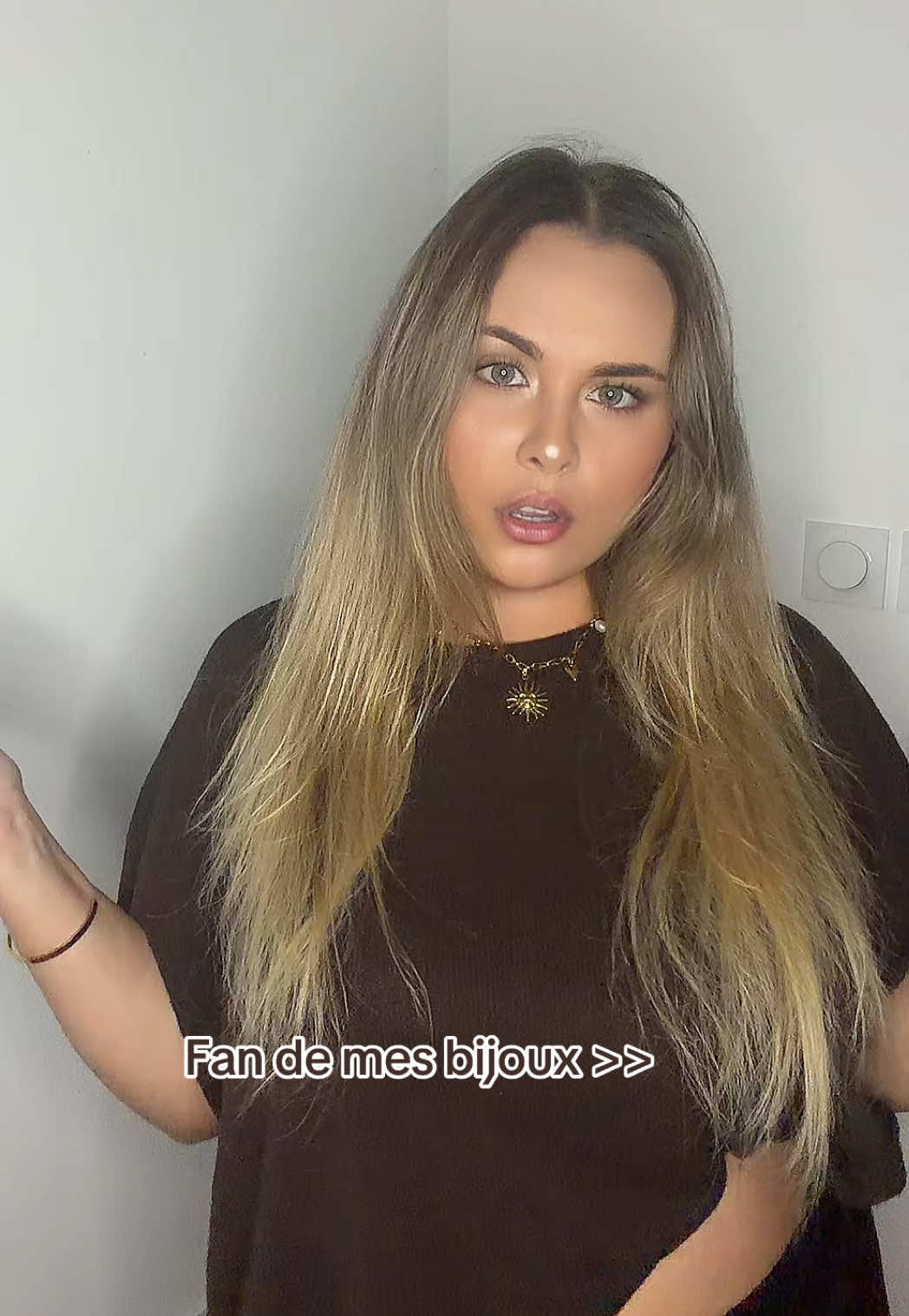 @chloesabiron