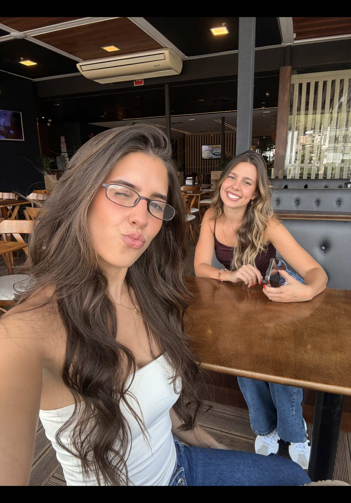 @la&iacute;s