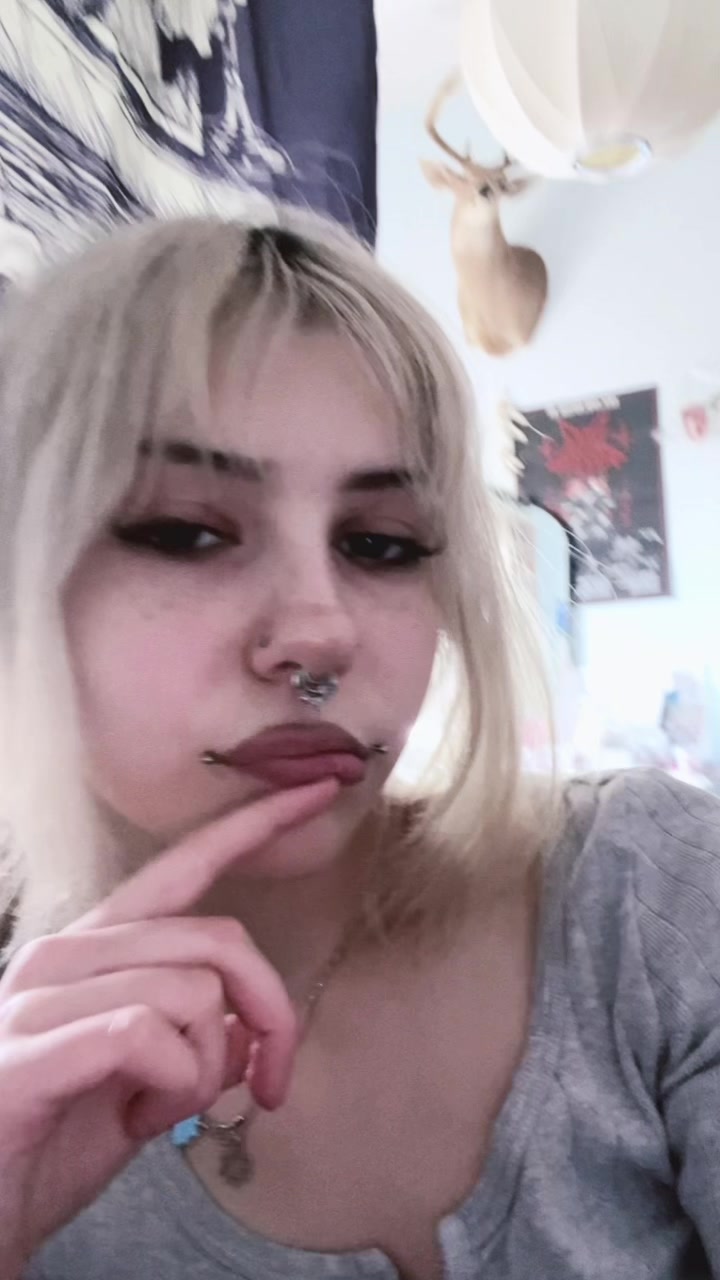 @𖦹lucy𖦹