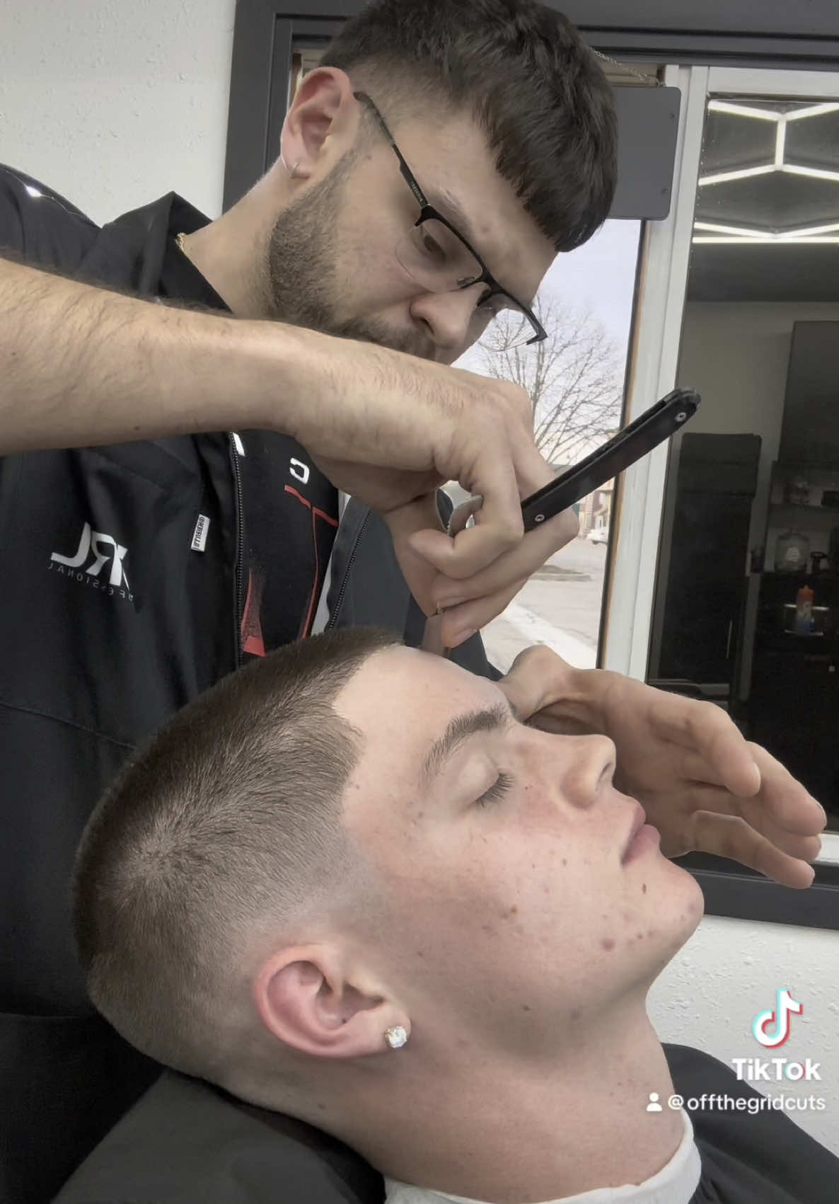 @OFFTHEGRID-BARBER