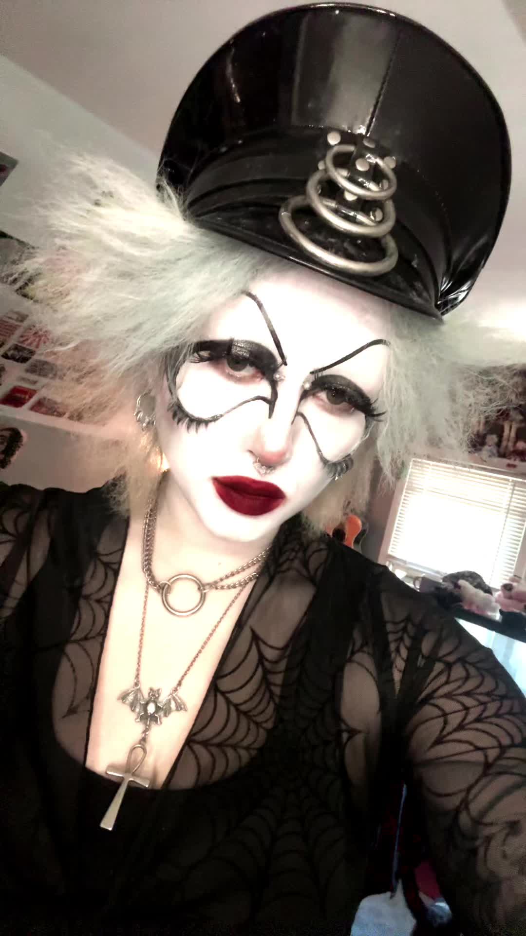 @dollygoth666