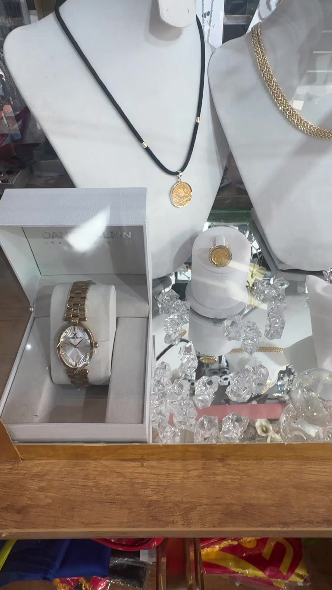 @GenisaShop