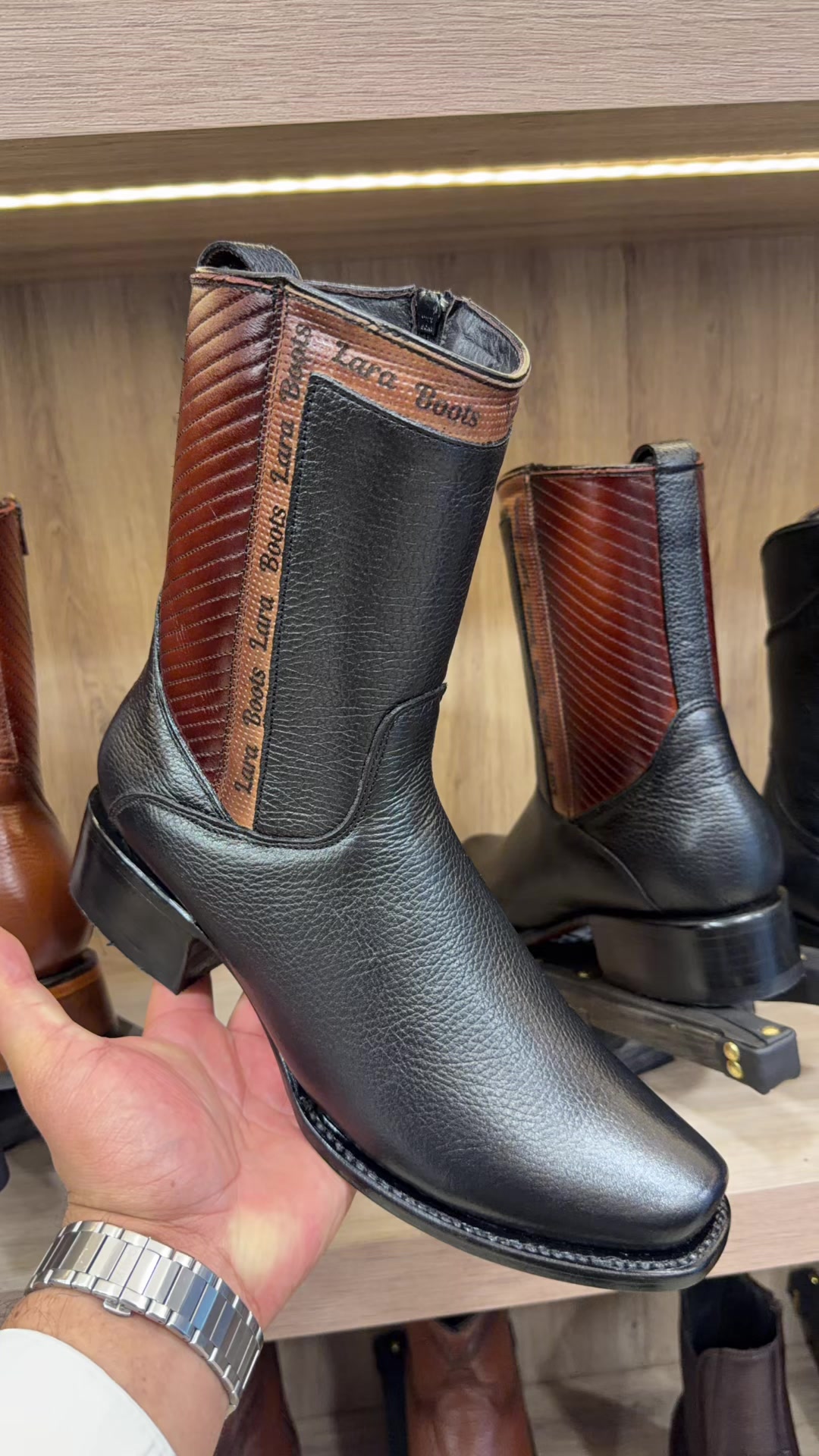 @Lara Boots