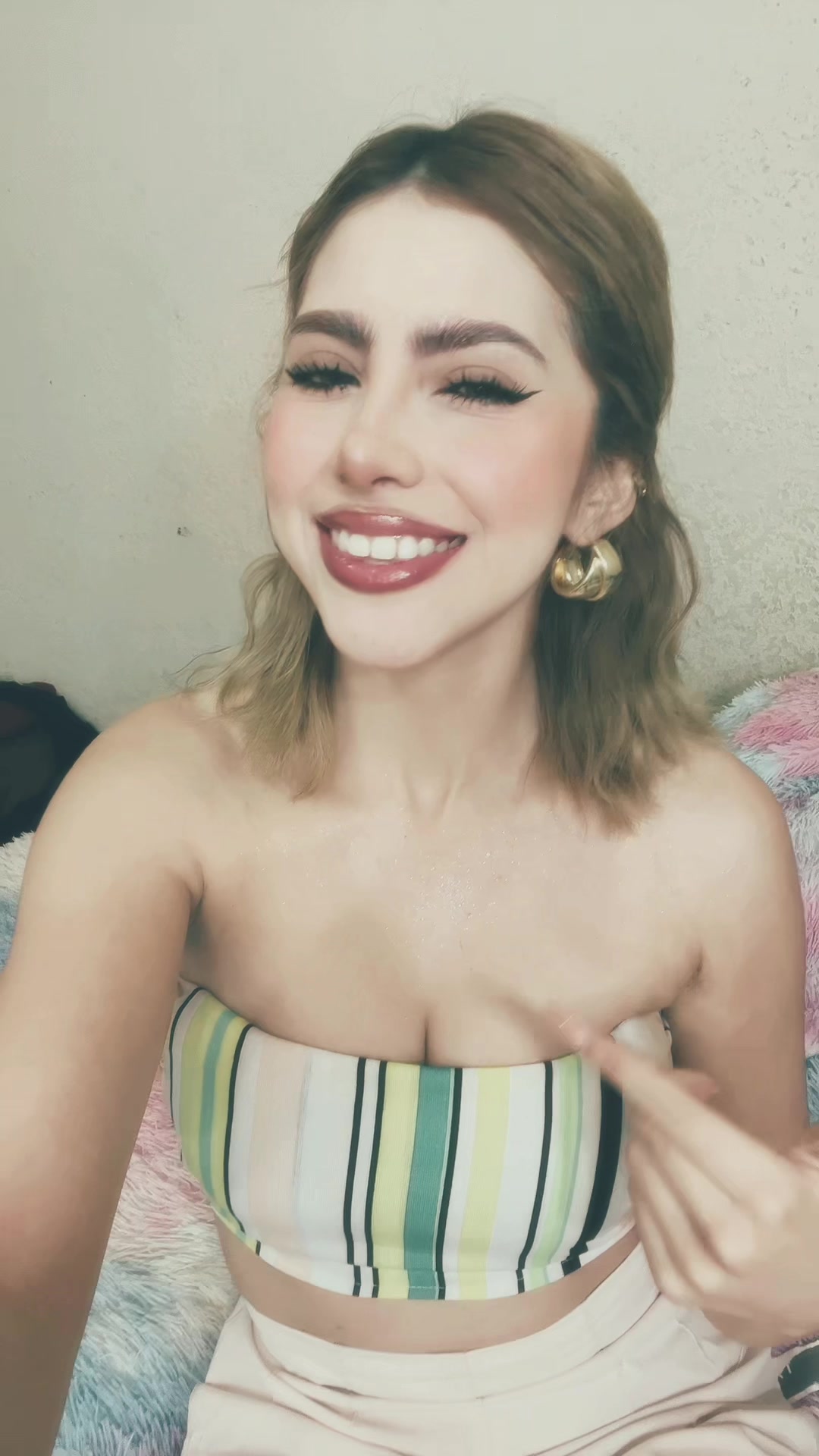 @vivv.cam