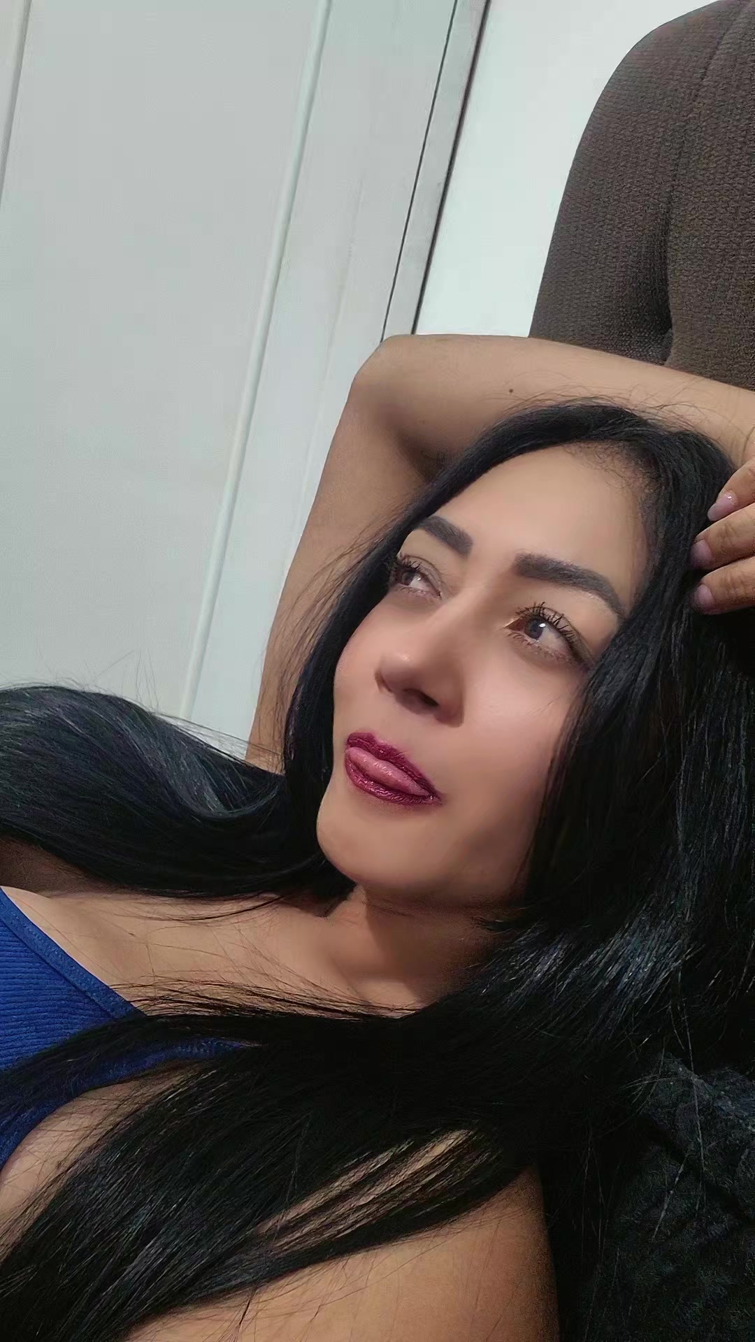 @Julie Vanesa . Te sigue
