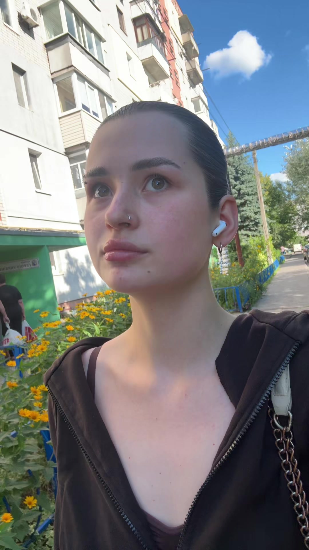 @что она тут забыла?