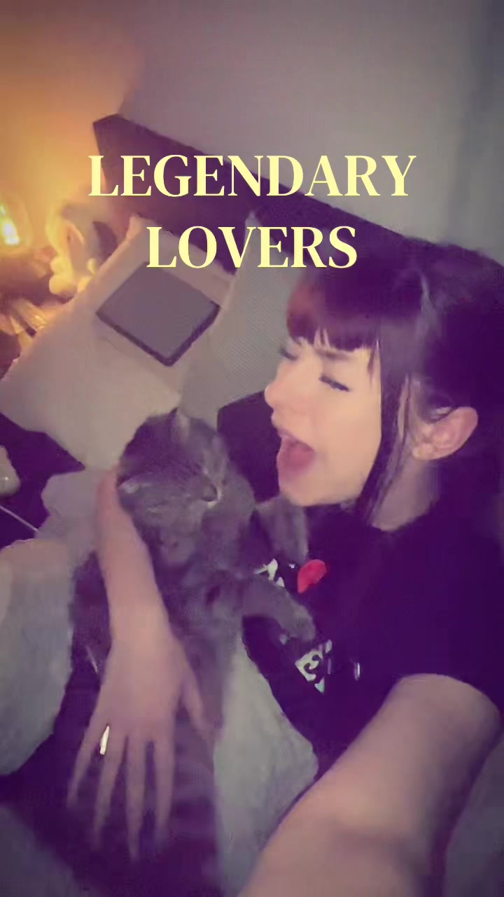 @‧₊˚✧VIV✧˚₊‧