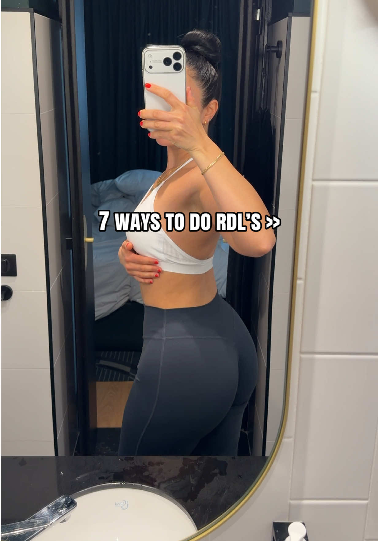@EllxFit
