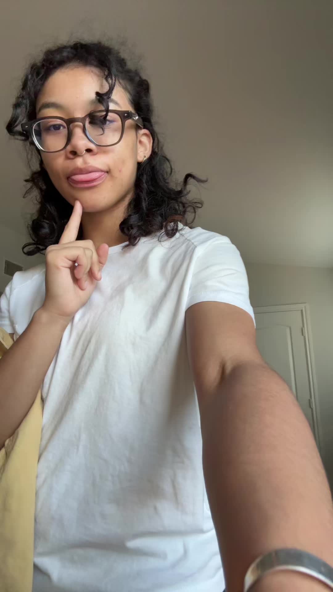 @:3