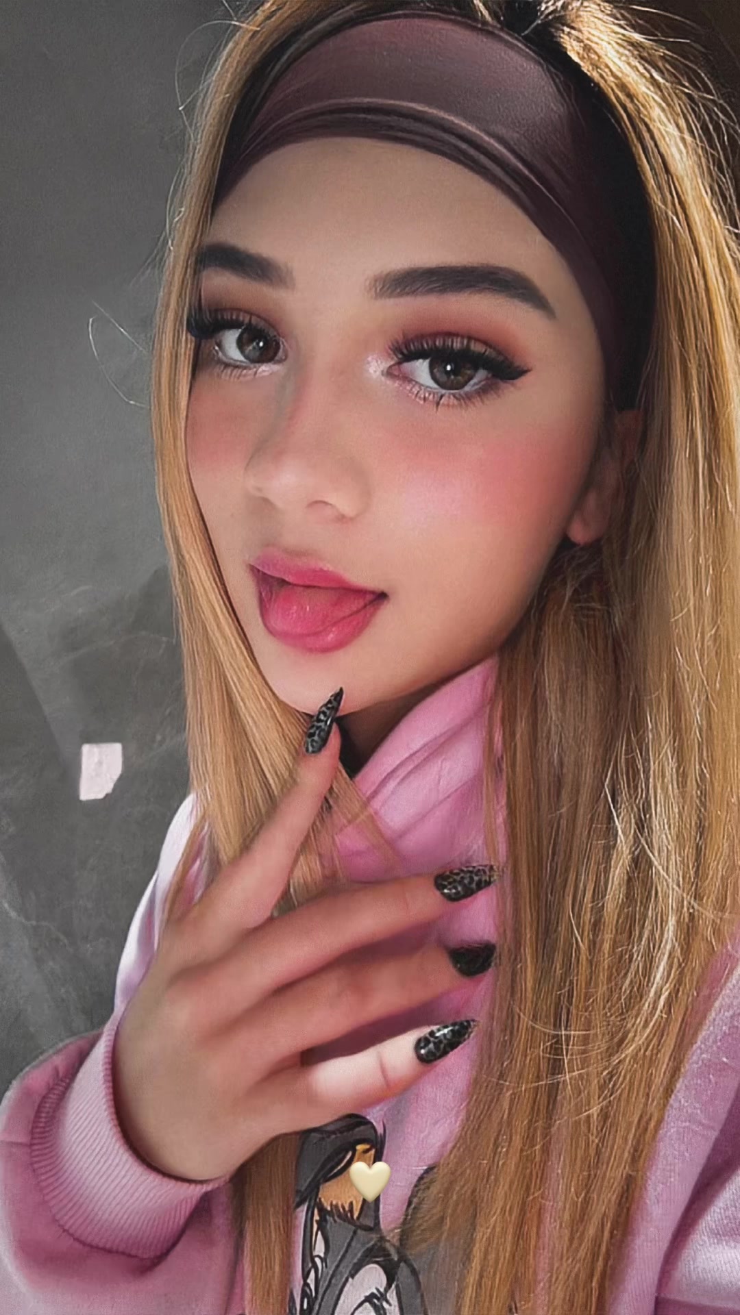 @Bella