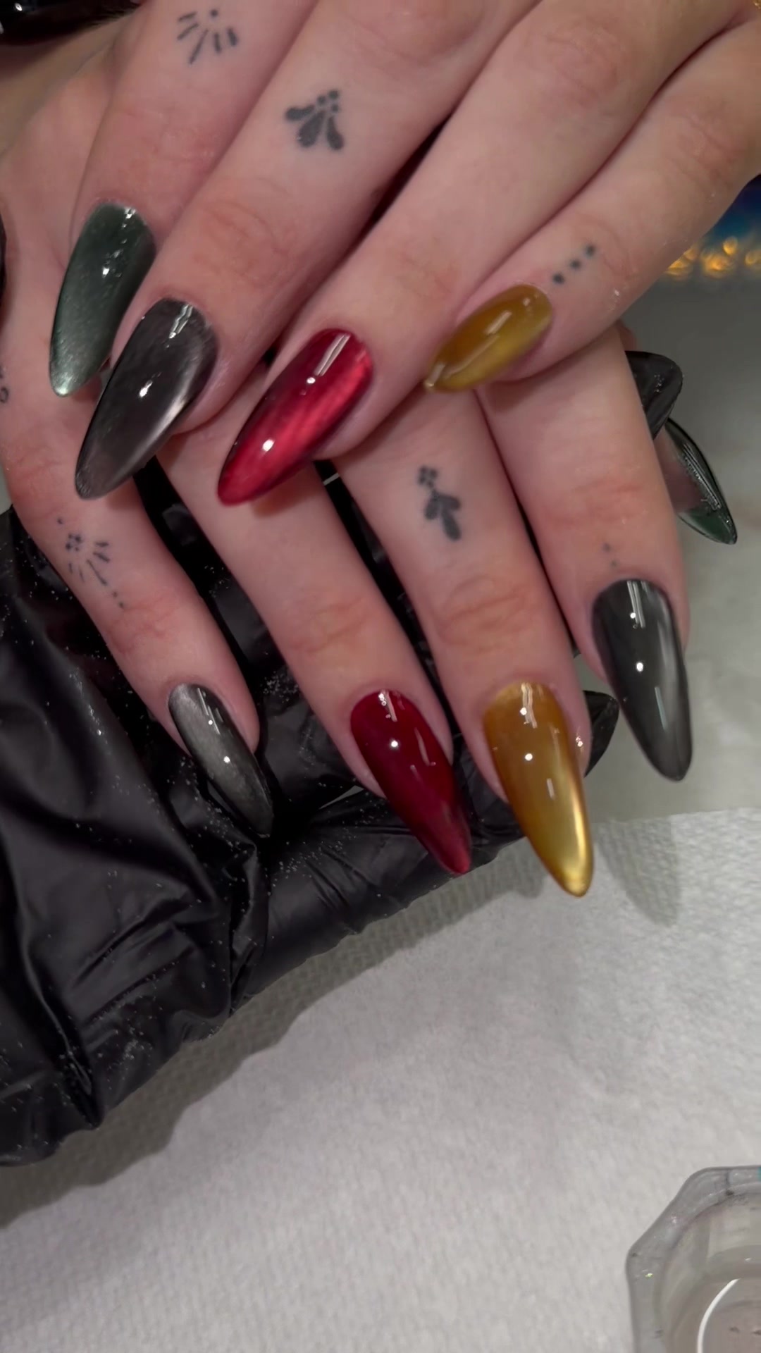 @Riya's Nails