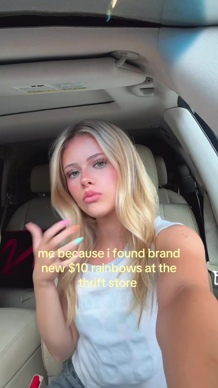@𝐸𝓁𝓁𝑒 𓇼🐚🥥🌺