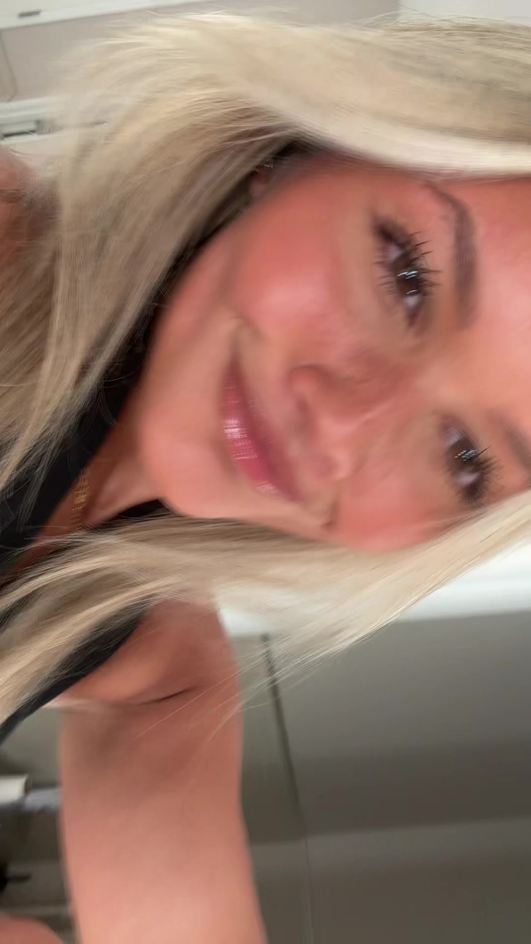 @bellaaconnell
