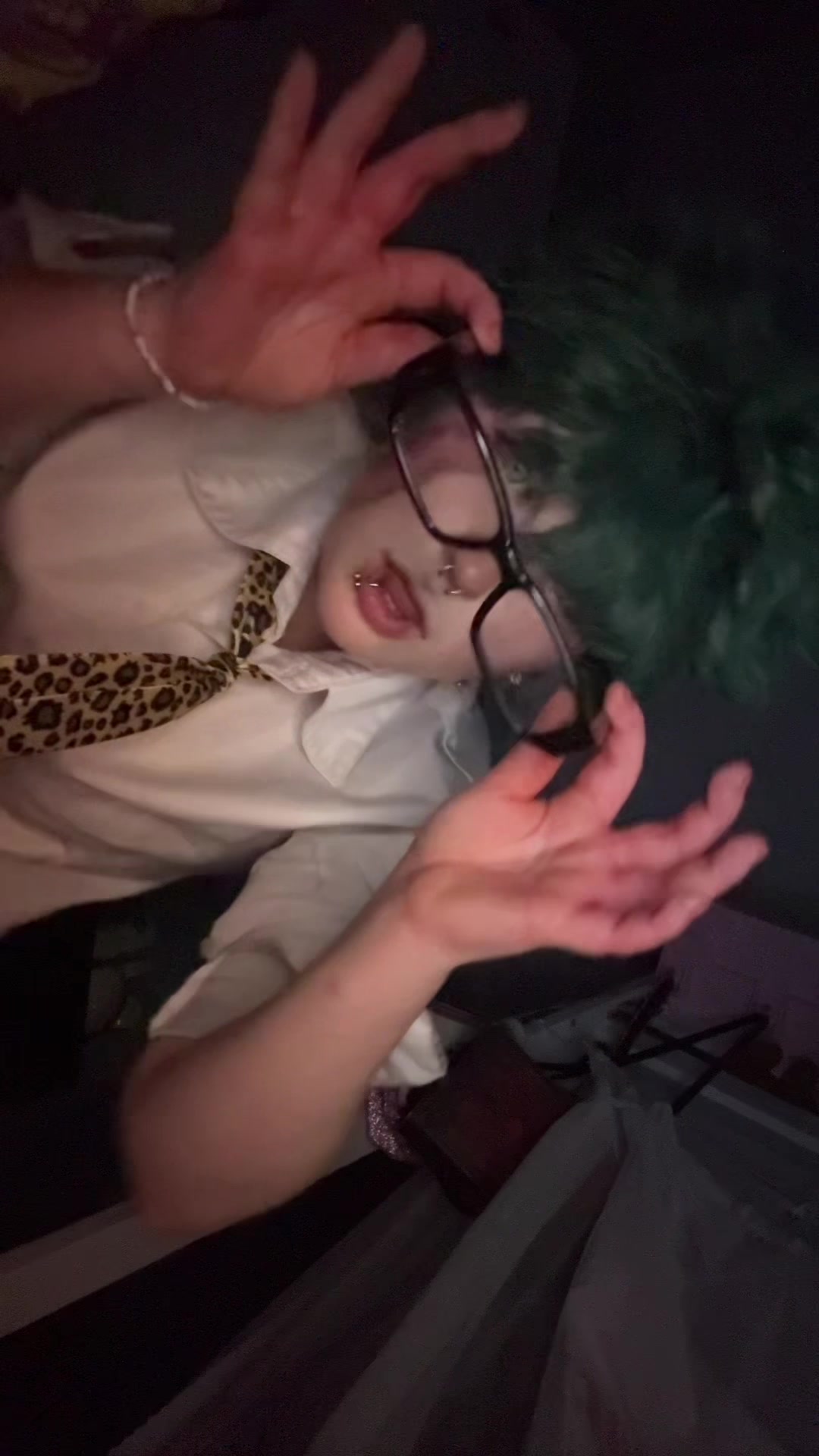 @luv2eatworms