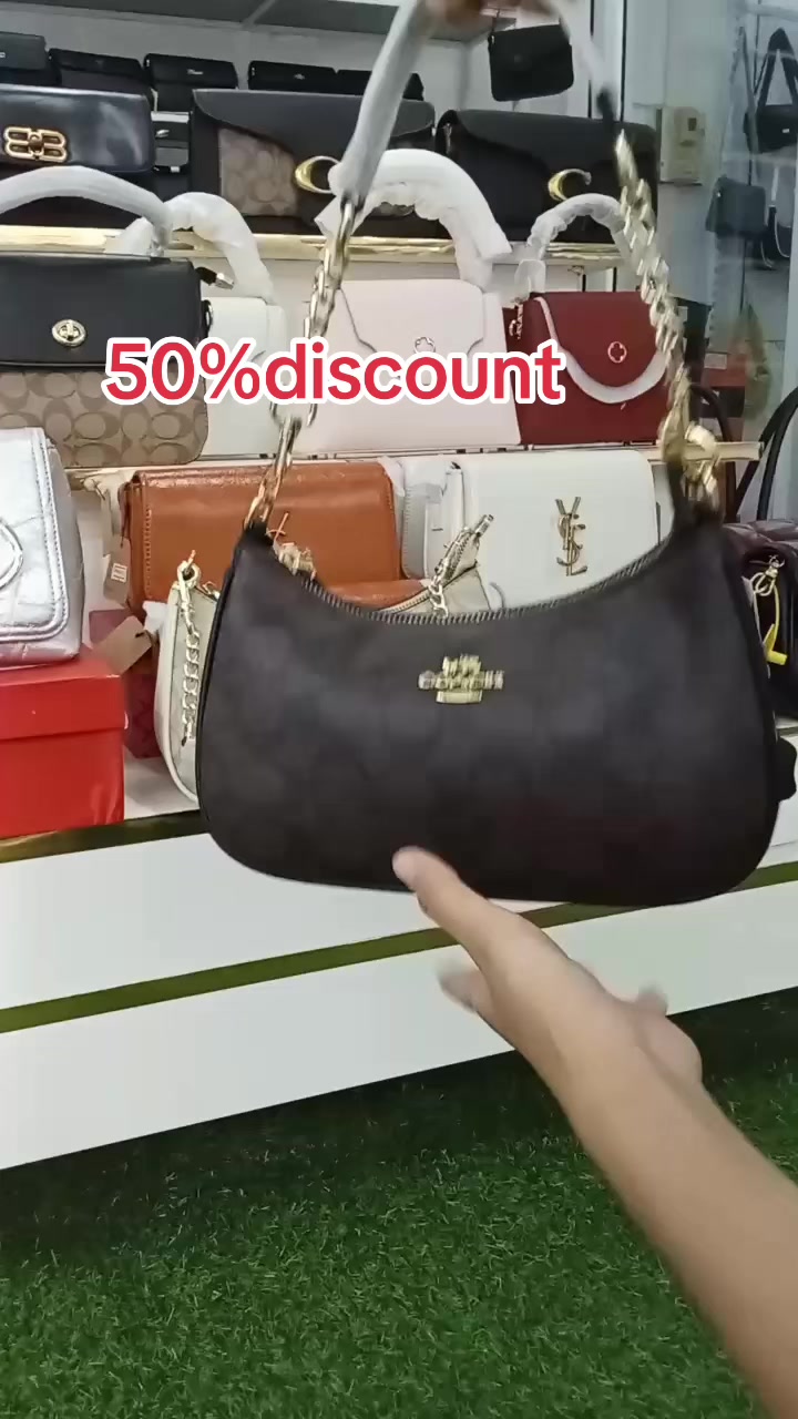 @April(Bags shop)