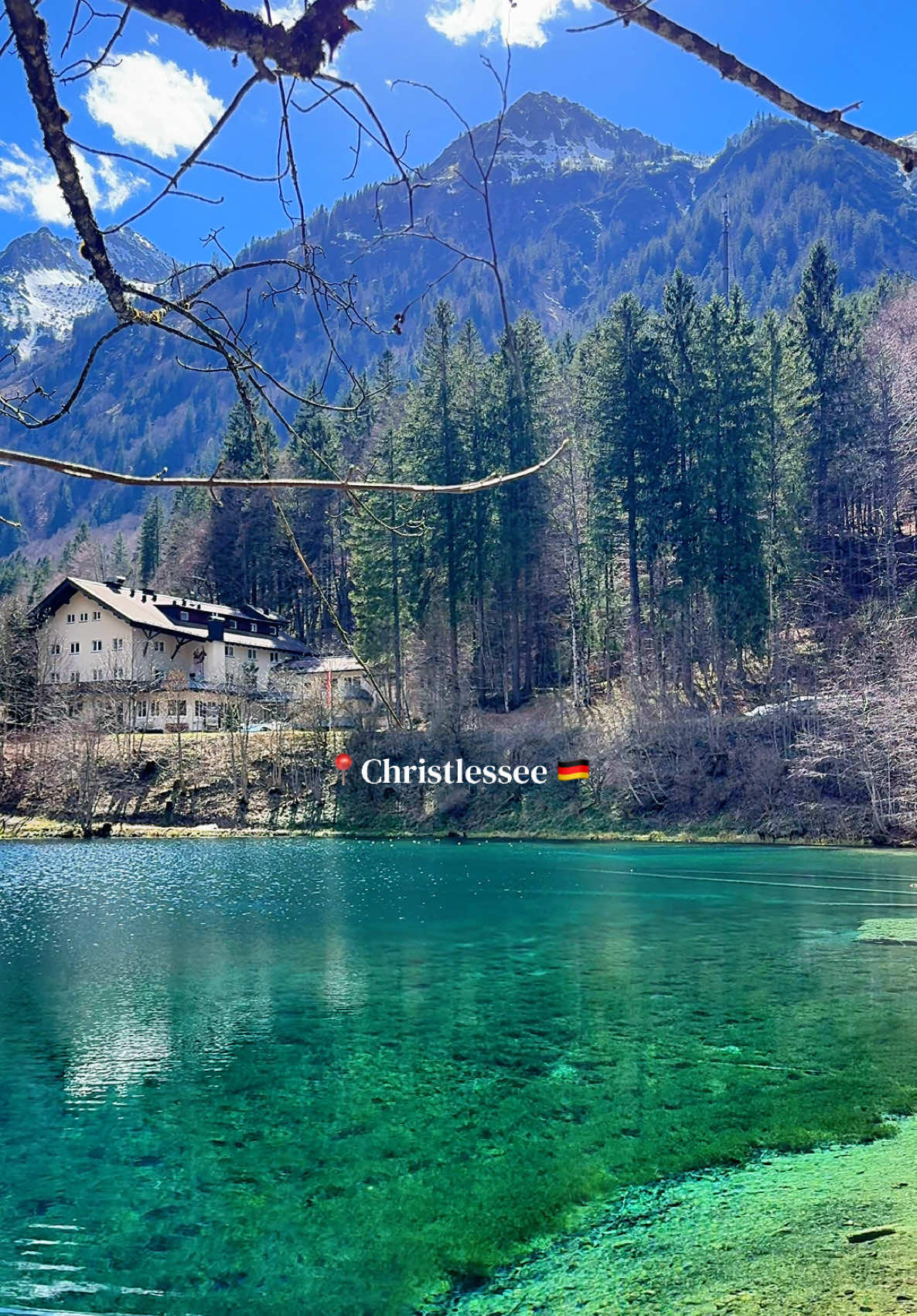 @TravelVibes