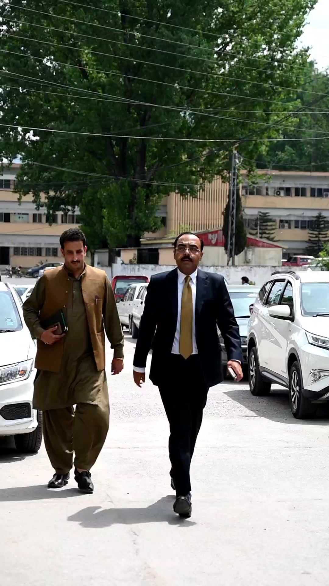 @Chaudhry Qasim Majeed