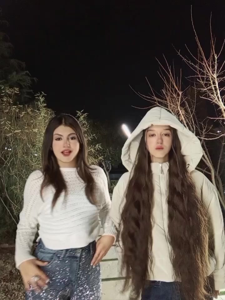 @theselenaw