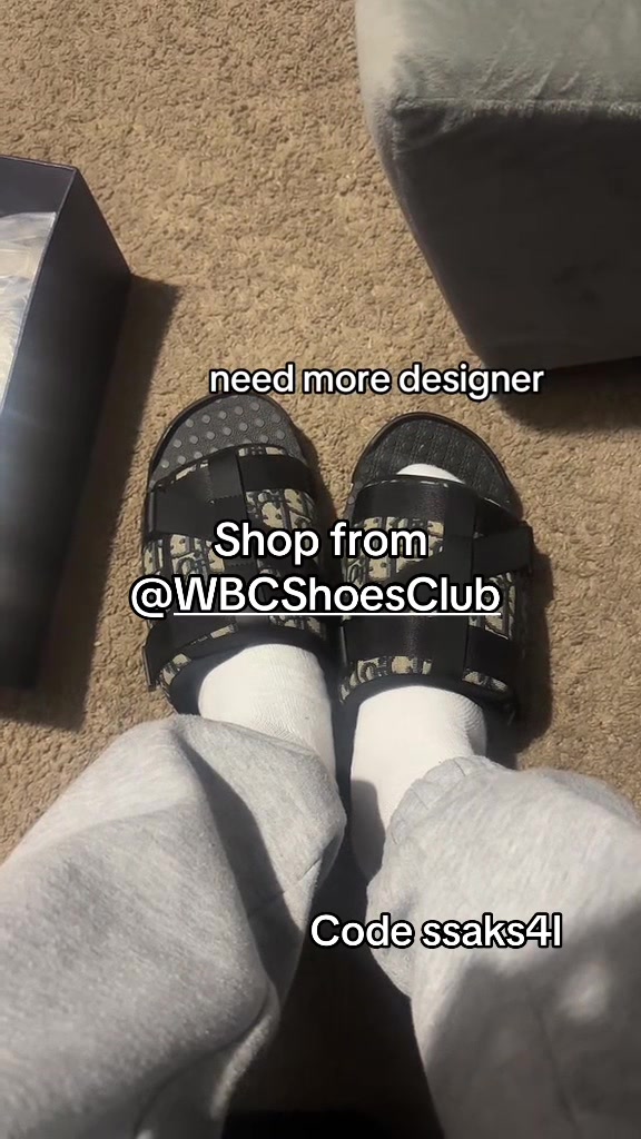 @⃟