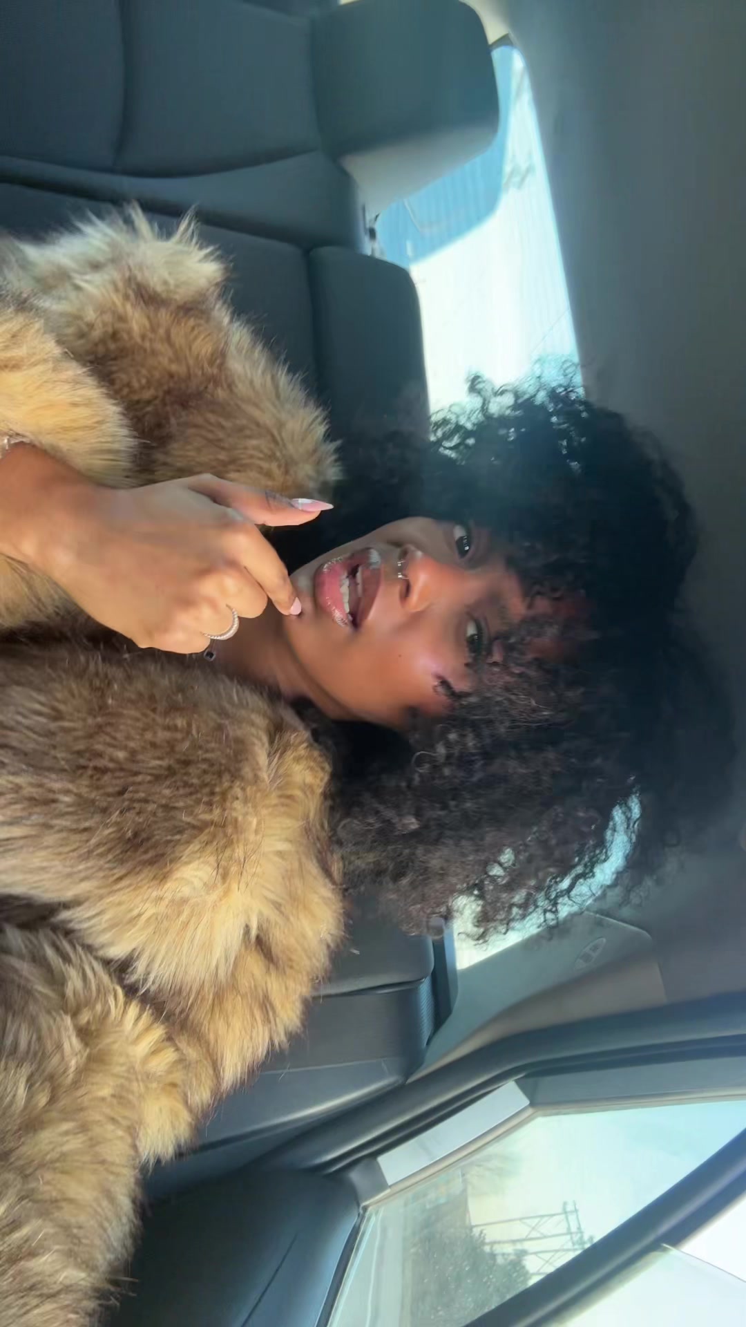@lovesyniaa