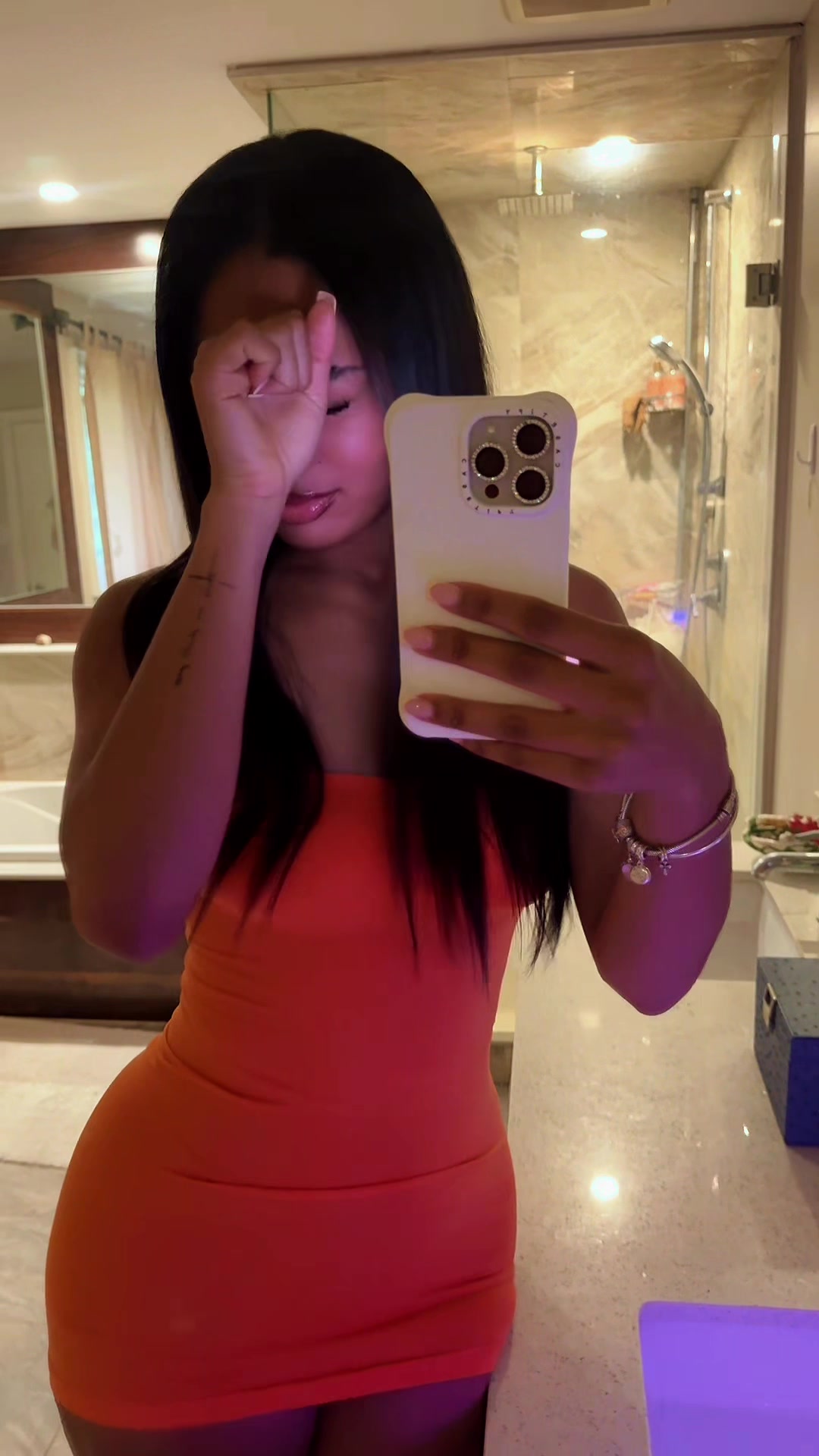 @naomsab