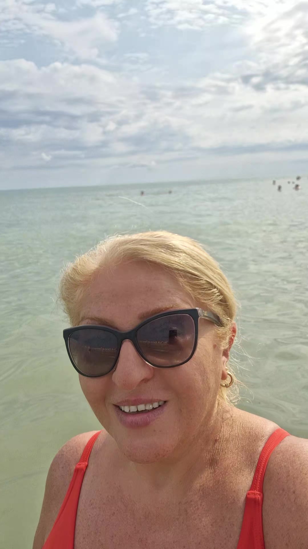 @user348922318047