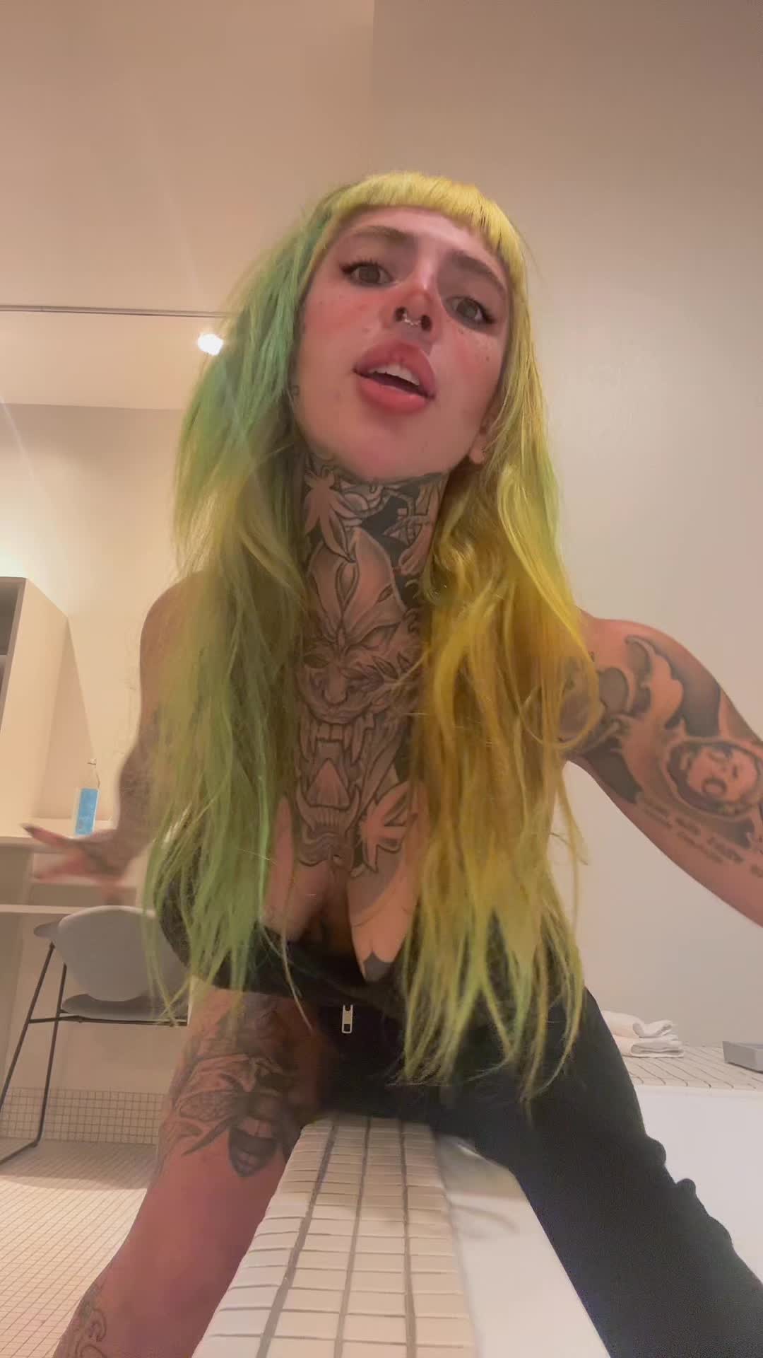 @✨T cheeks ✨