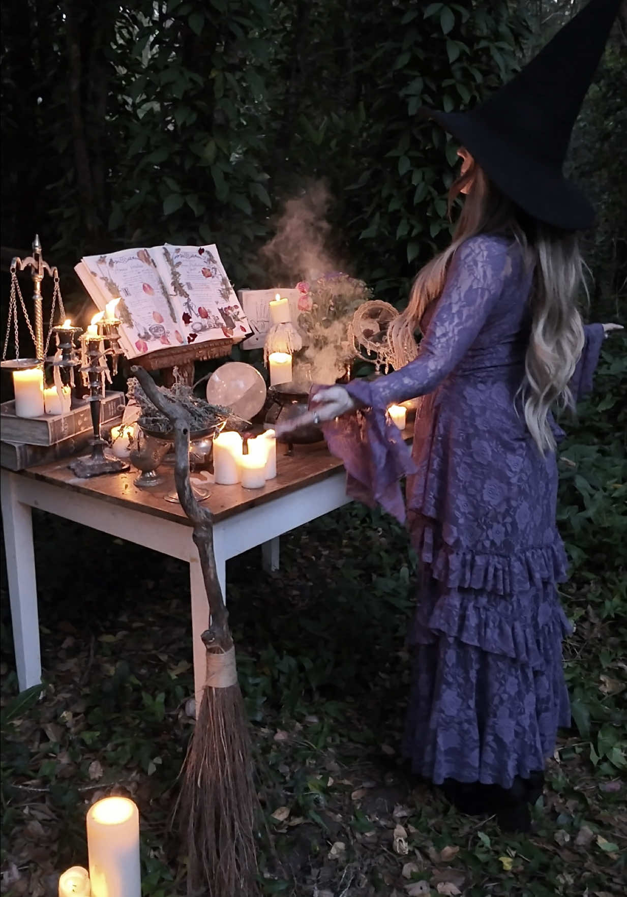 @Stella🔮 Witch of the Moon 🌙