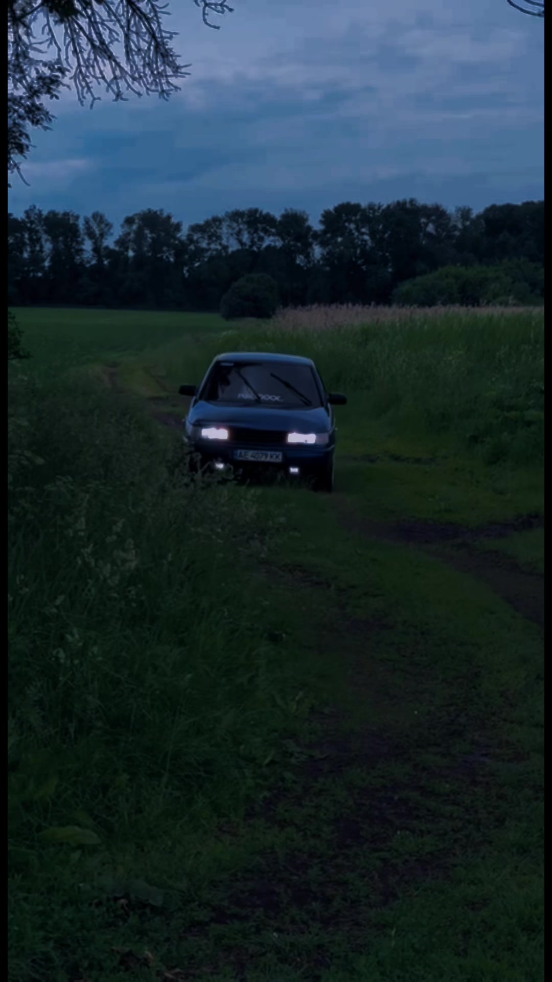 @Бєлий