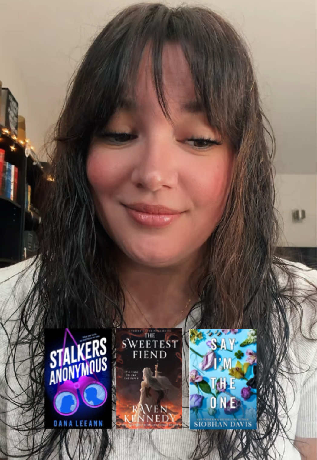 @Danielle Reads 📚☕️ 🧸
