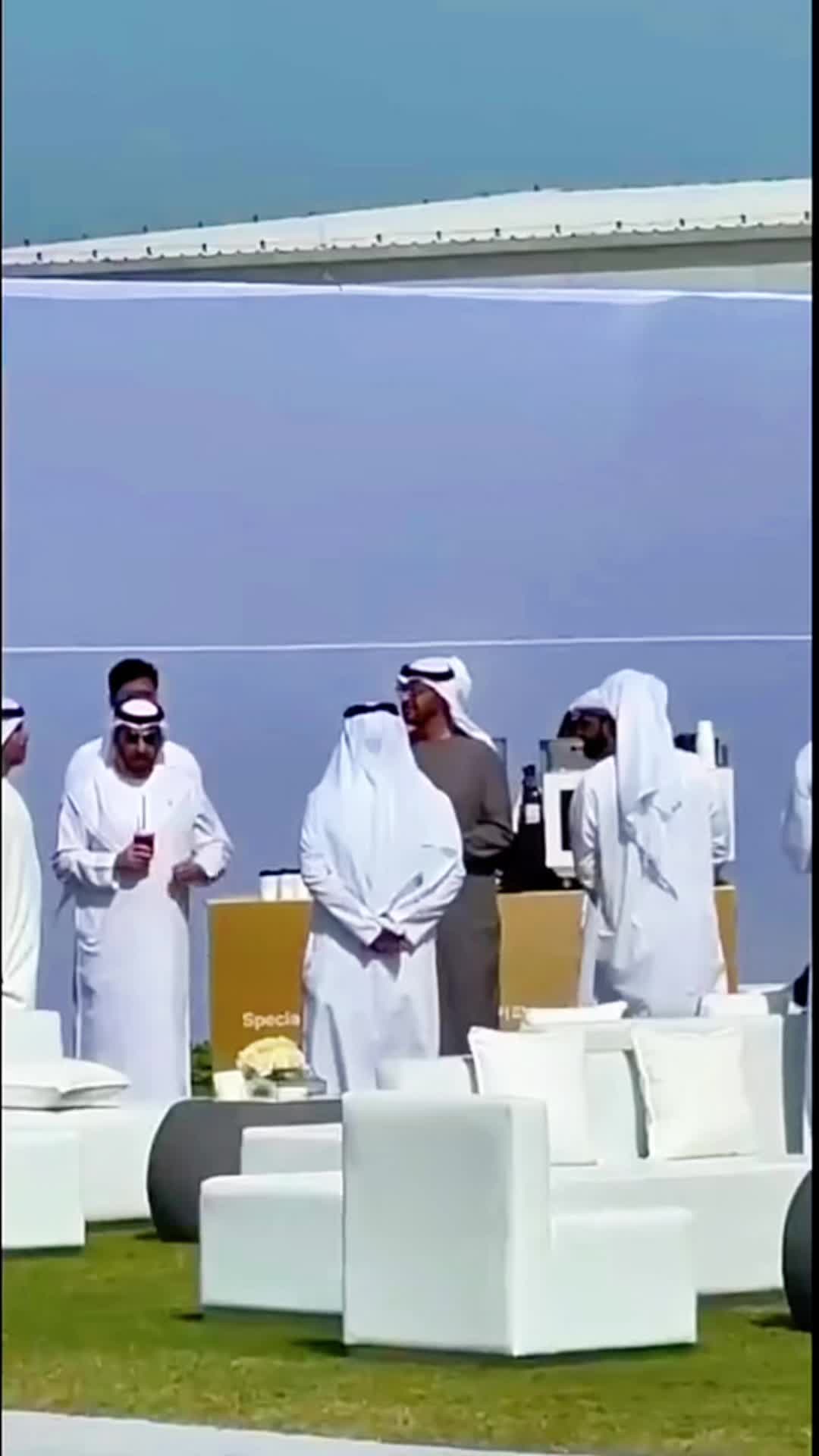 @M B Z