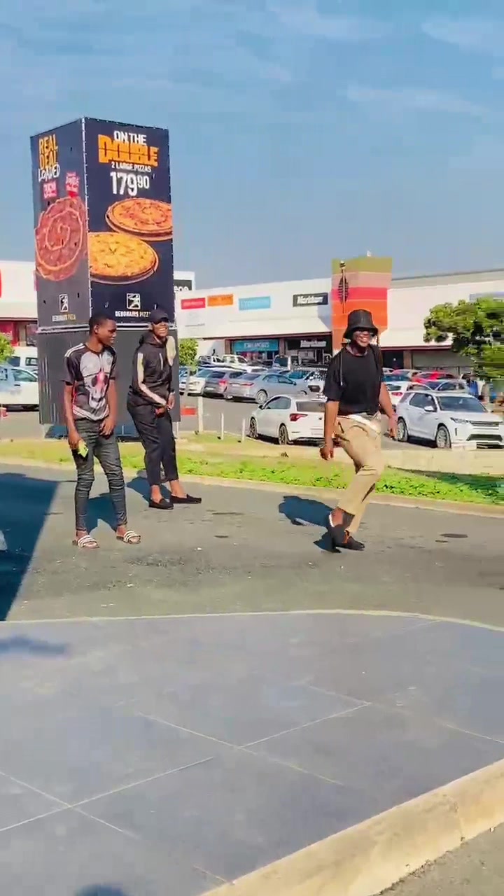 @Sphephel⭕️ Nkomonde