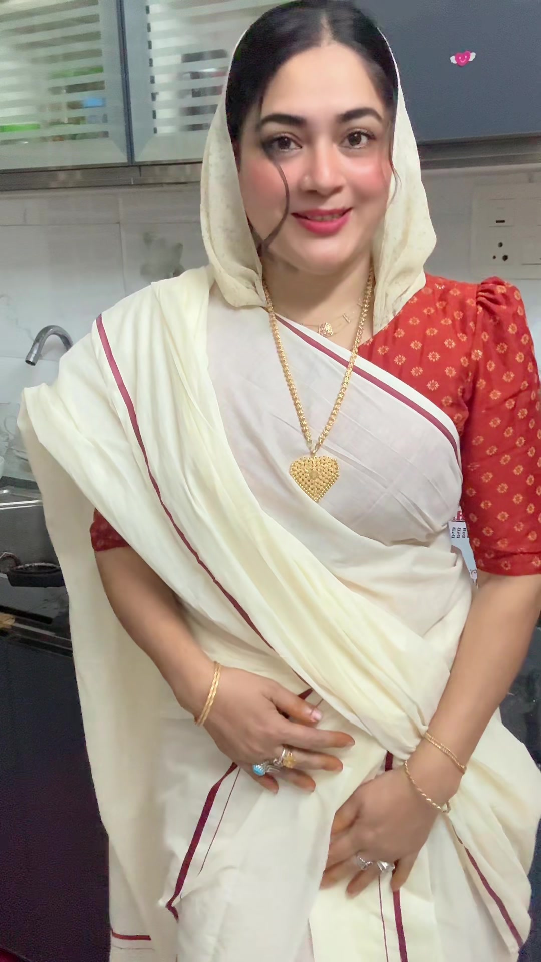 @പോന്നു മിന്നു