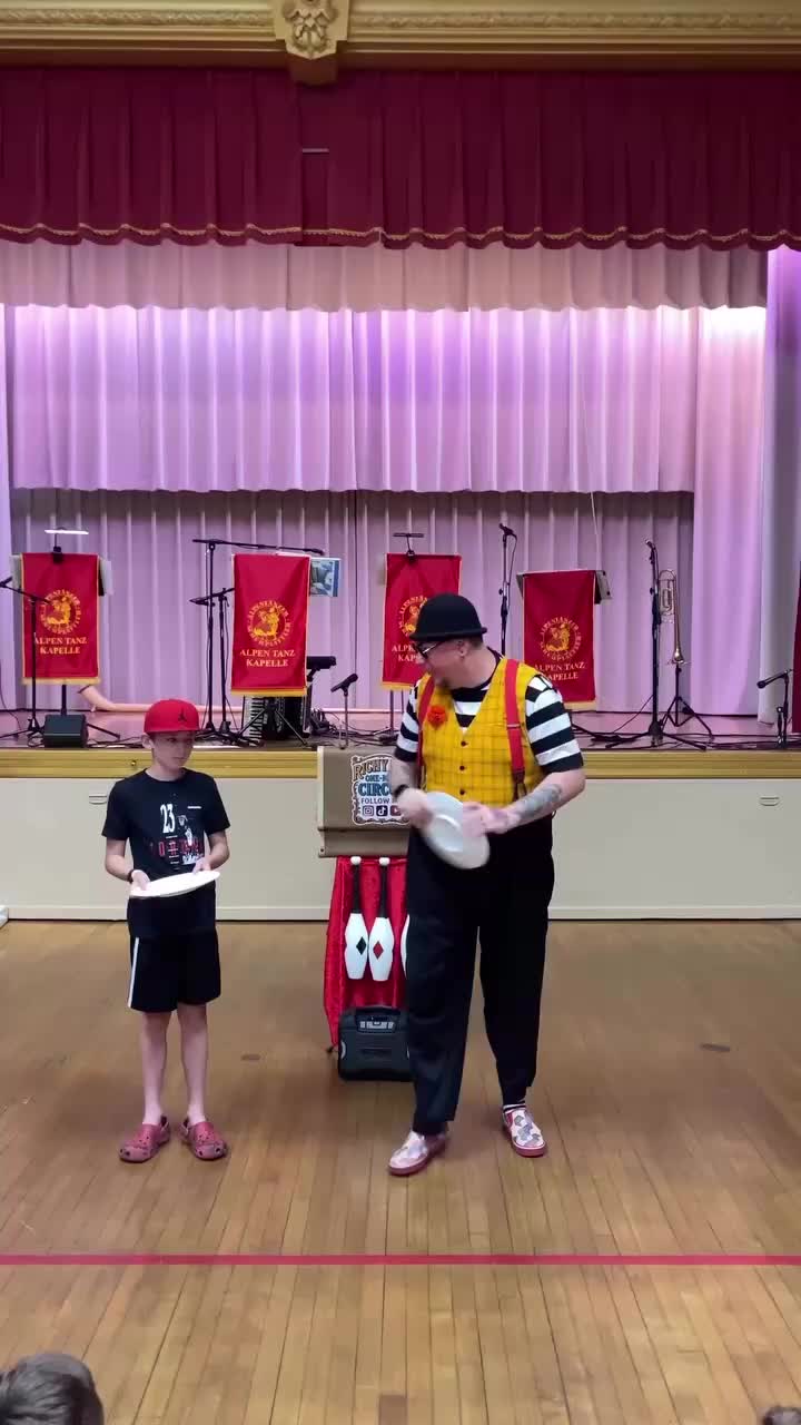 @Richy Bee One-man Circus