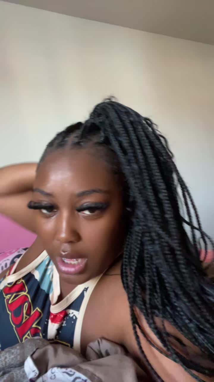 @TyJanae M. 🎀