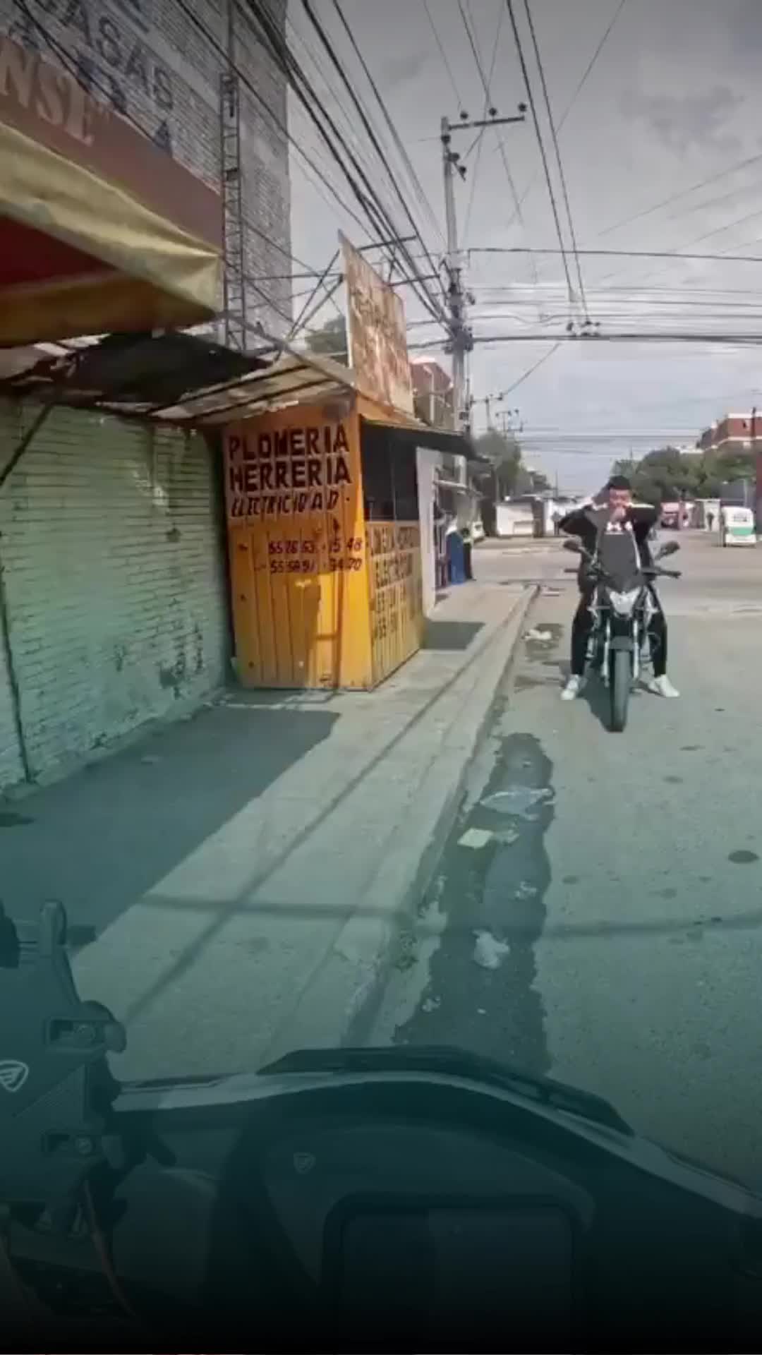 @Entre l&iacute;neas