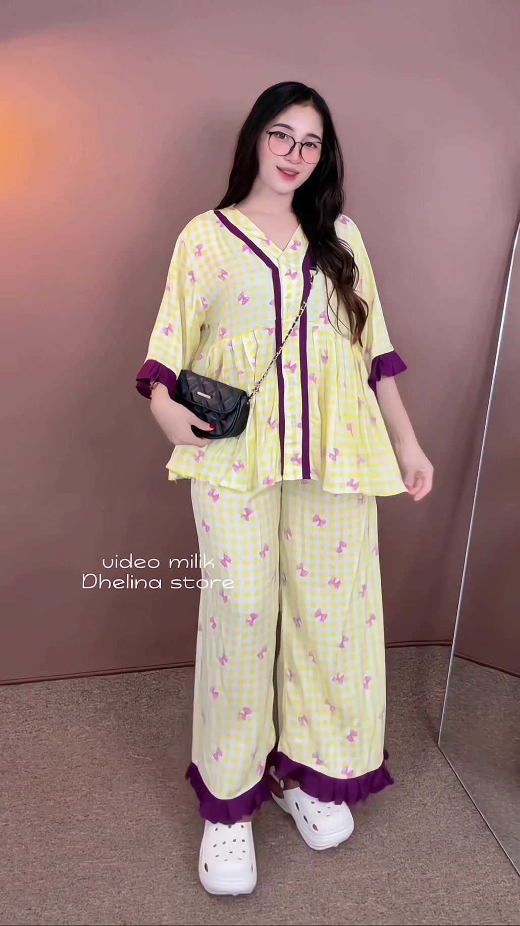 @Dhelina store