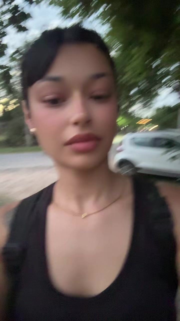 @Lara 💋🥷