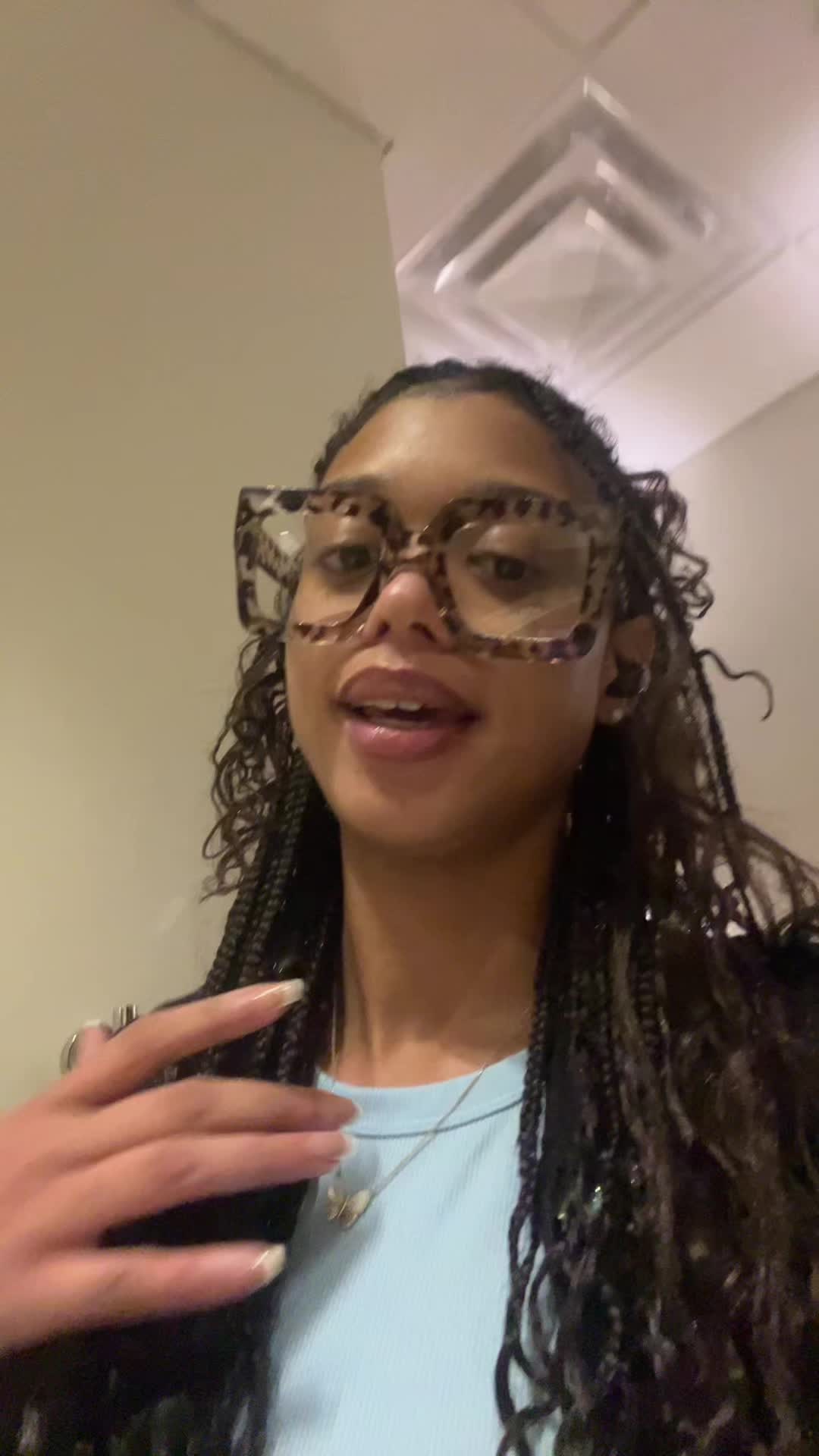 @Nicky_monroeee