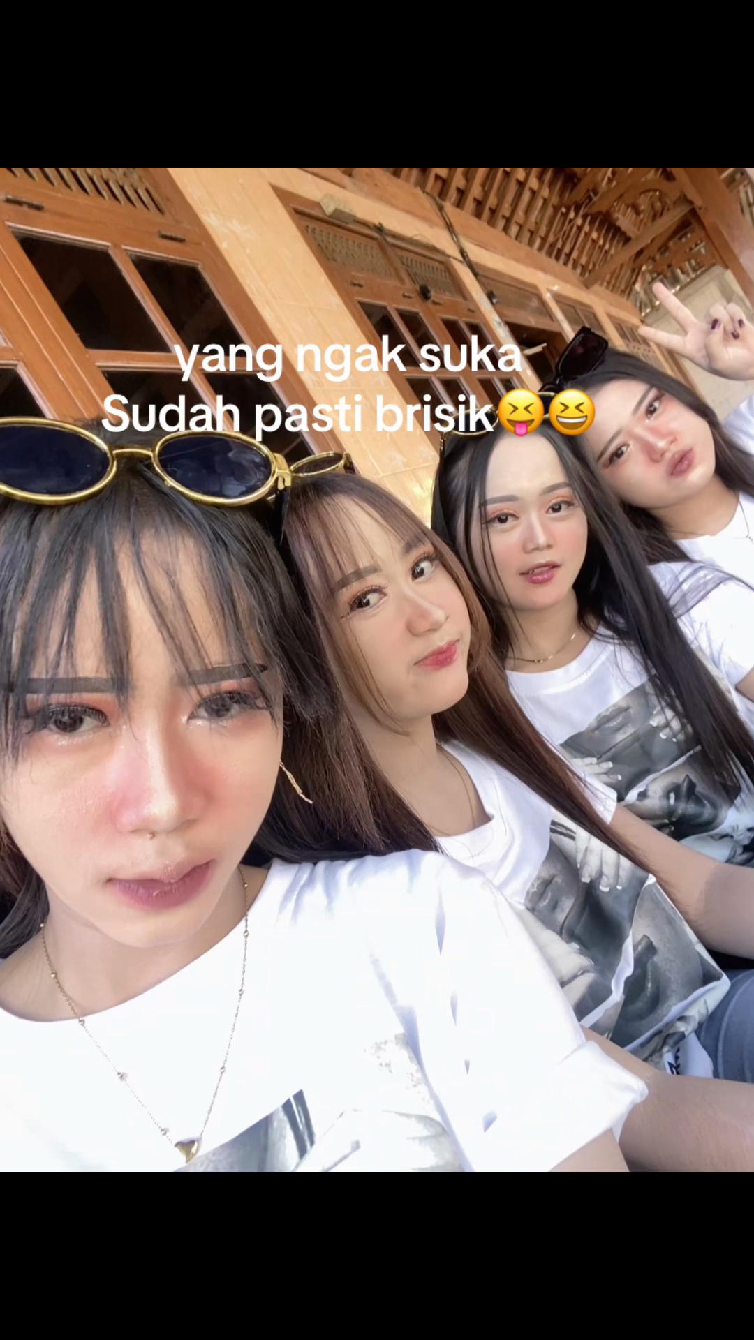 @🧟