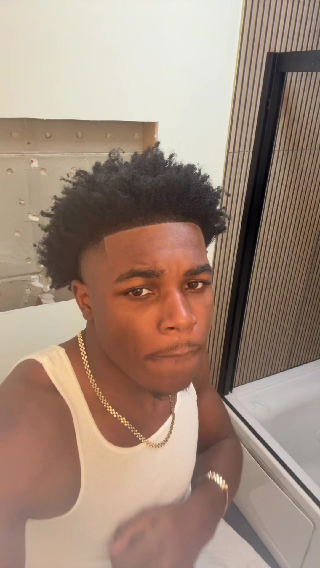 @🧎🏾♂️➡️